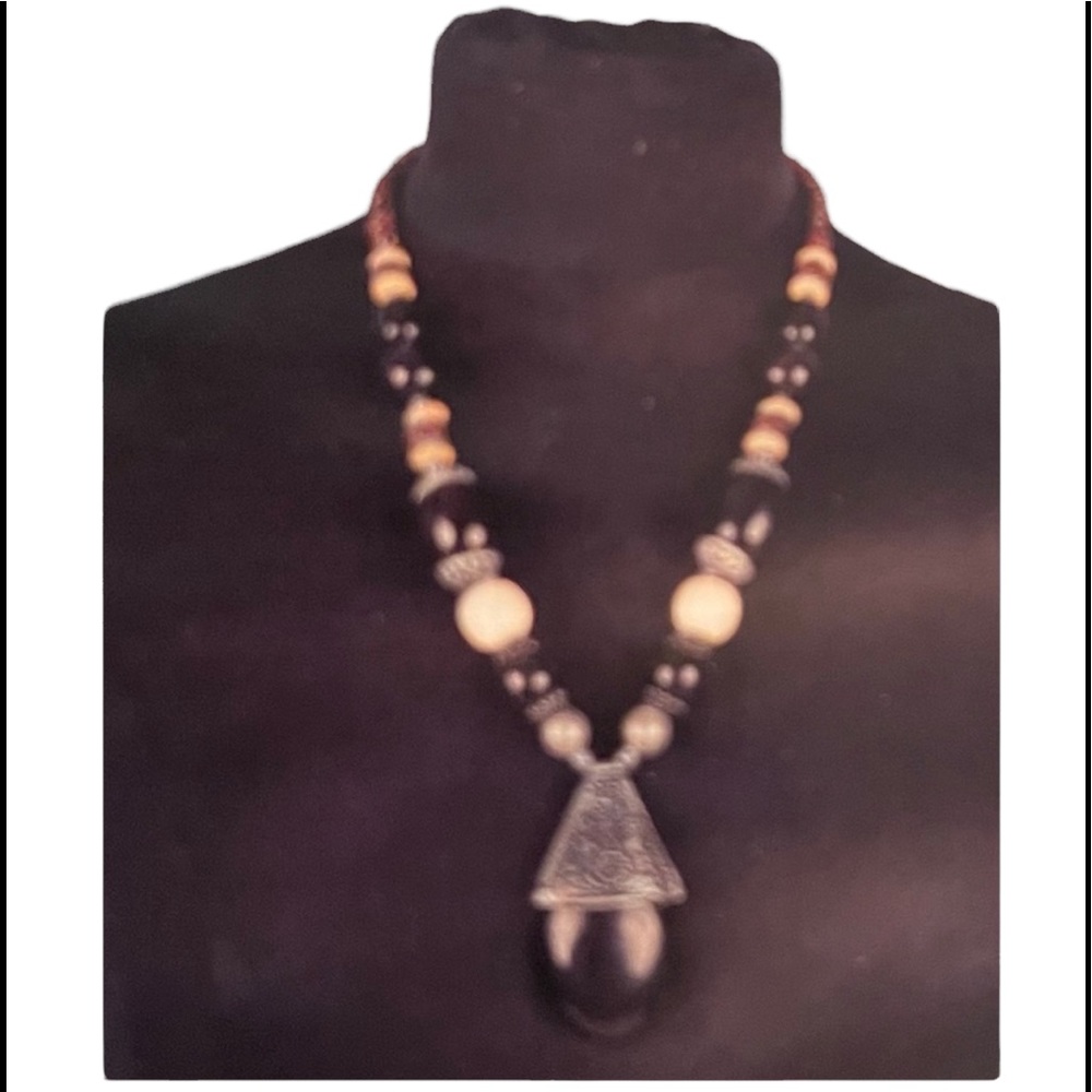 NWT. Sacred Threads Necklace.  03 GR/PK